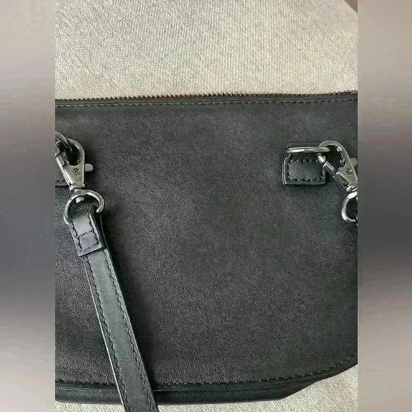 Lo & Sons multi way black leather bag. - Picture 15 of 15